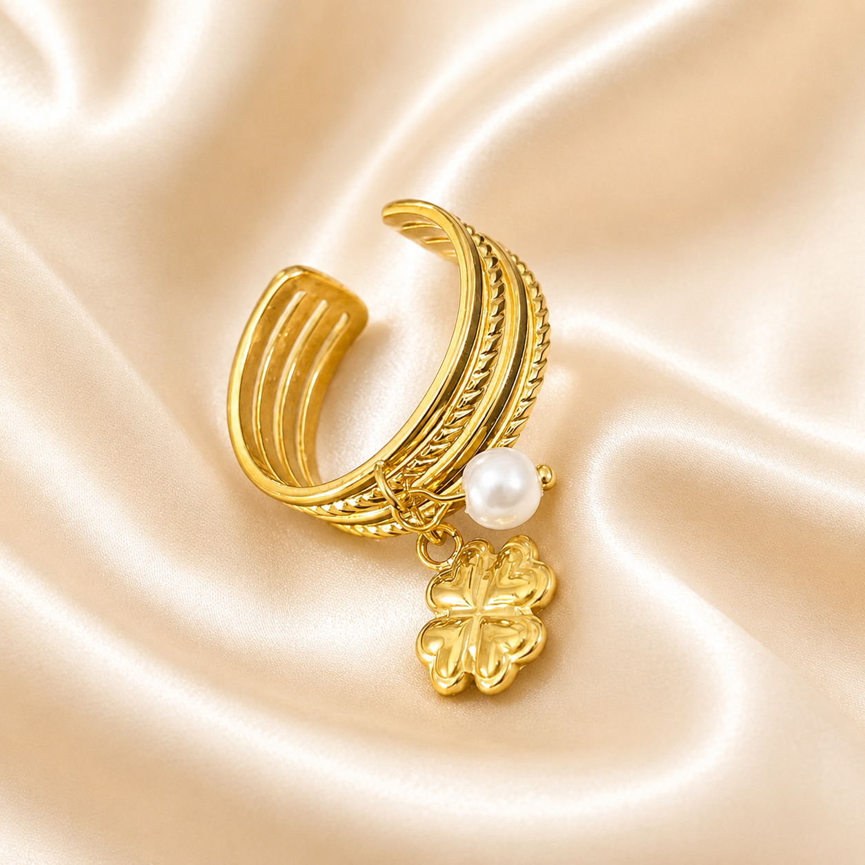 Clover Pearl Ring